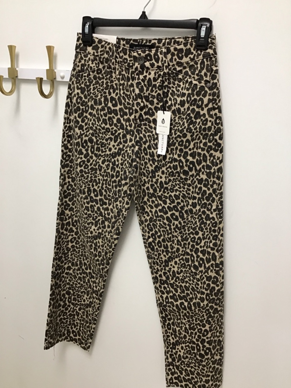 Sanctuary cadence standard rise straight crop Leopard Print denim.